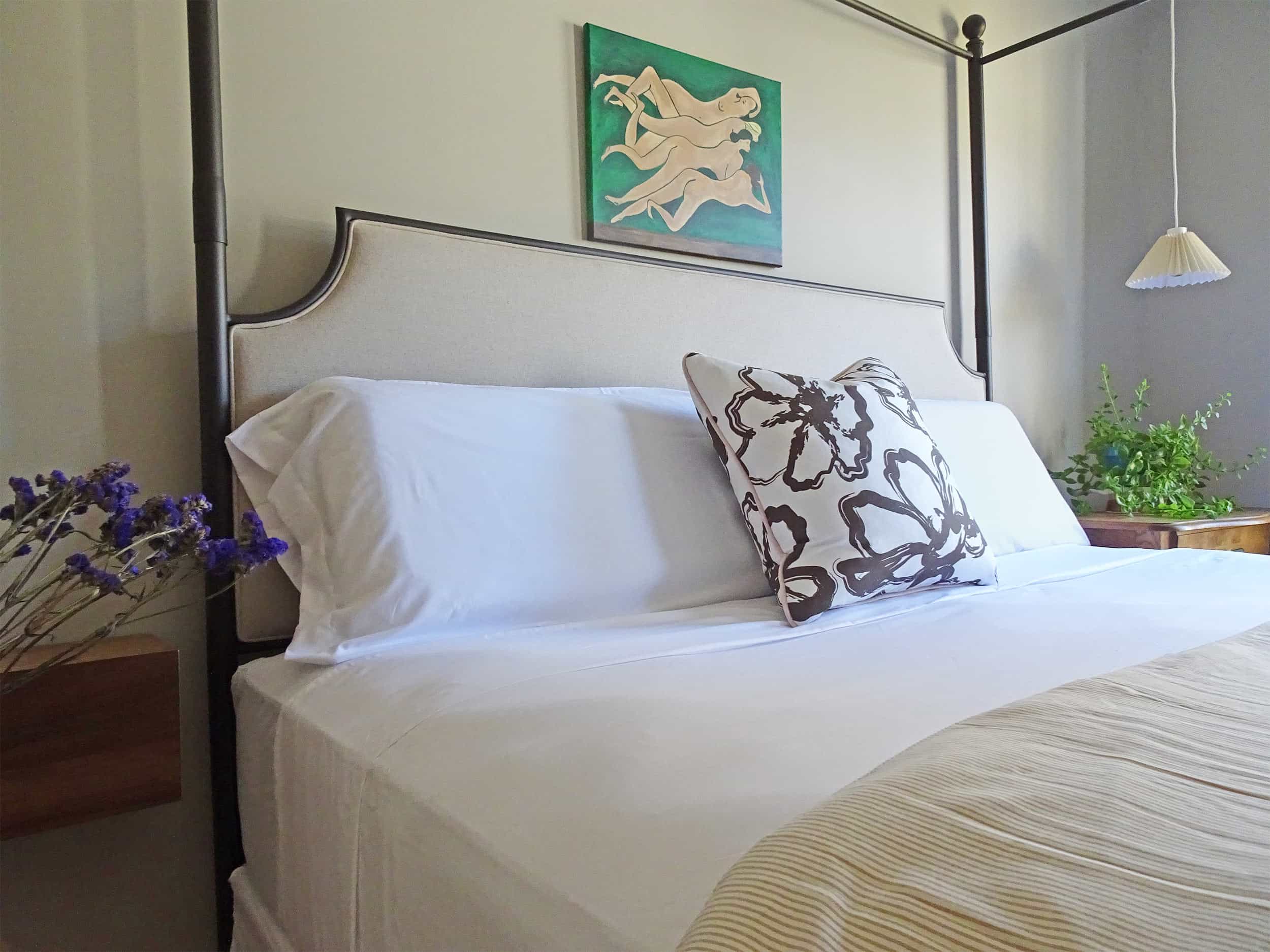 Large bed sales decorative pillows
